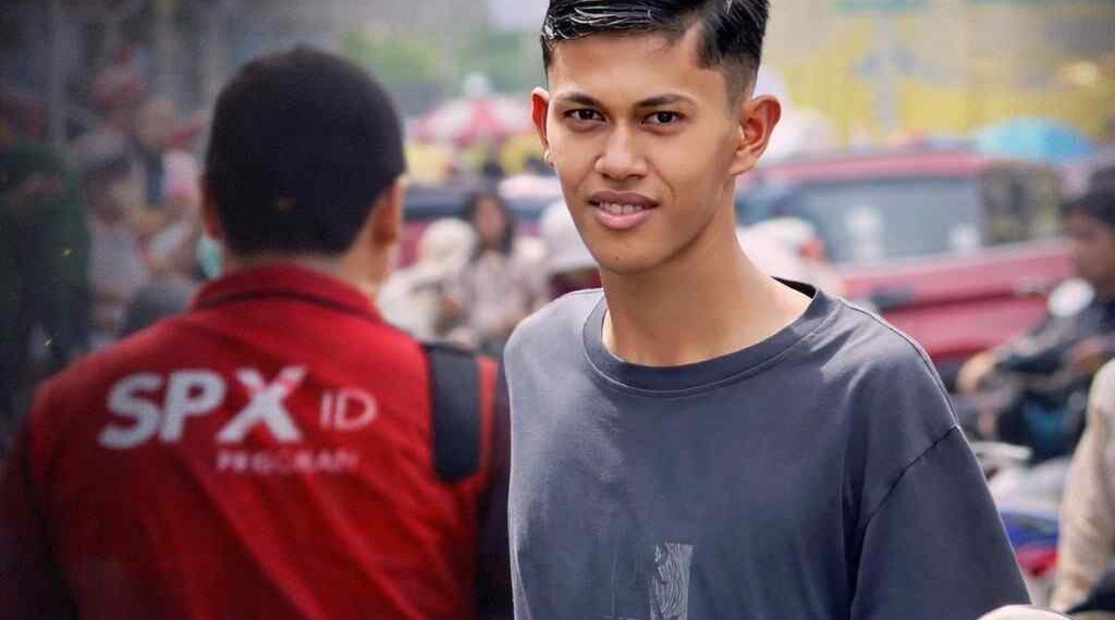 Kurir Layanan jasa pengiriman paket SPX Diduga melakukan pemaksaan terhadap penerima