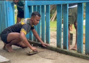 Semangat Gotong-Royong Satgas Pamtas Kewilayahan RI-PNG Yonif 763/SBA Bersama Masyarakat Renovasi Mushola Al-Ikhlas 