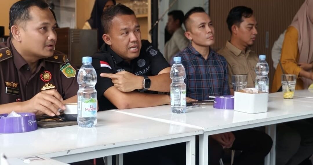Melalui Ngopi Bareng, Kejari Rohil Jalin Silaturahmi dan Sinergitas bersama Awak Media