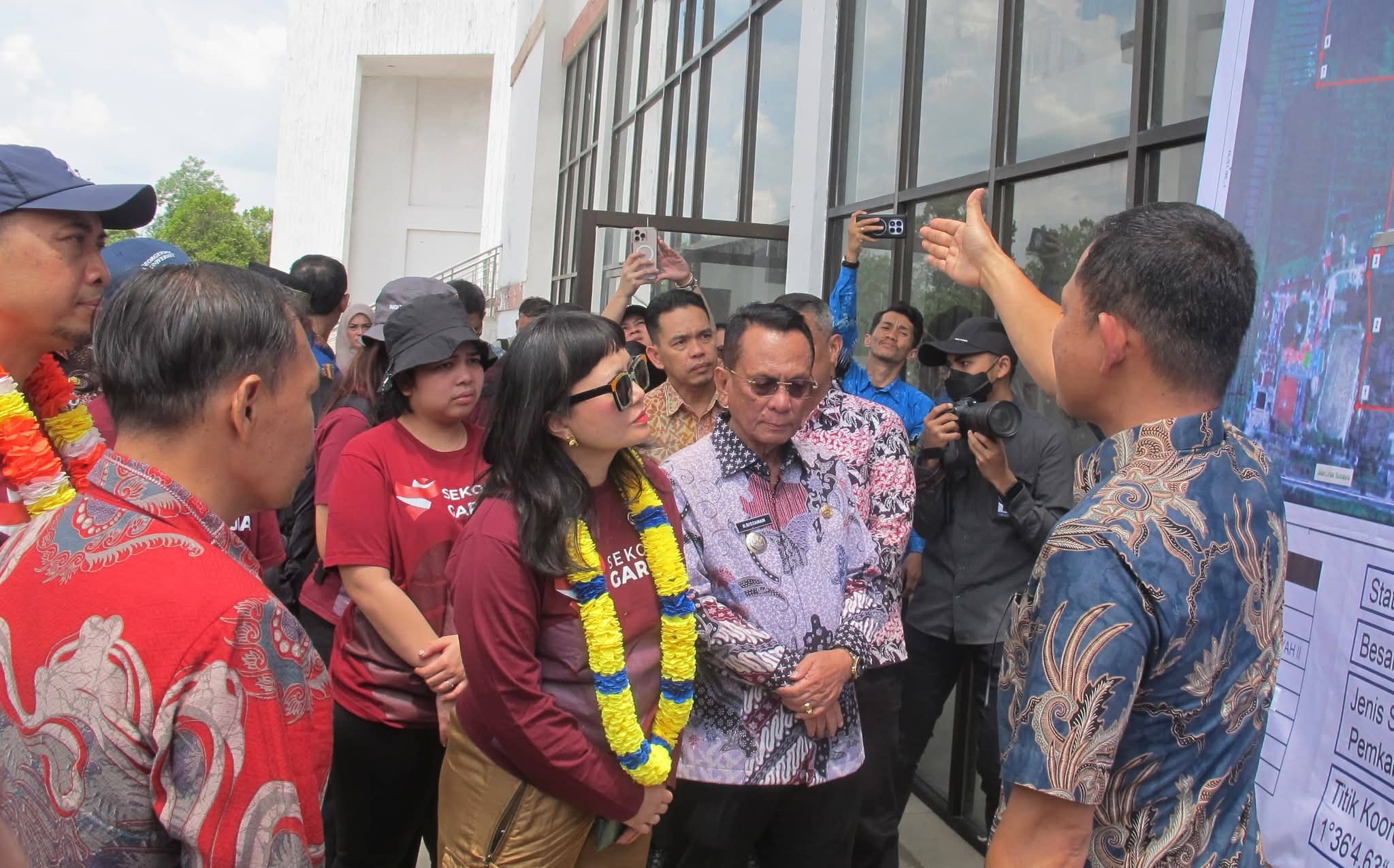 Wamen Stella Christie Kunjungi Rohil, Bupati H. Bistaman Sambut Rencana Pembangunan Sekolah Garuda