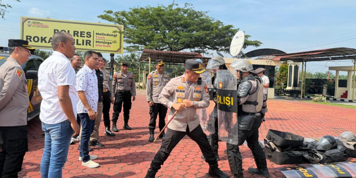 Siap siaga Hadapi Dinamika Nasional, Kapolres Rohil Cek Perlengkapan Dalmas dan Ranmor