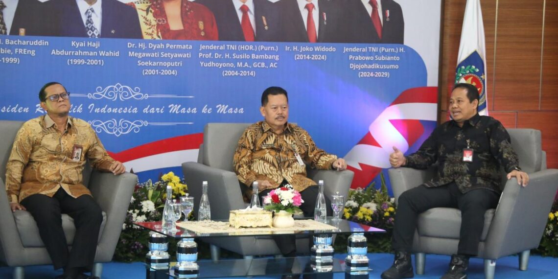 Kepemimpinan Berintegritas: Antara Godaan Kekuasaan dan Amanah Rakyat