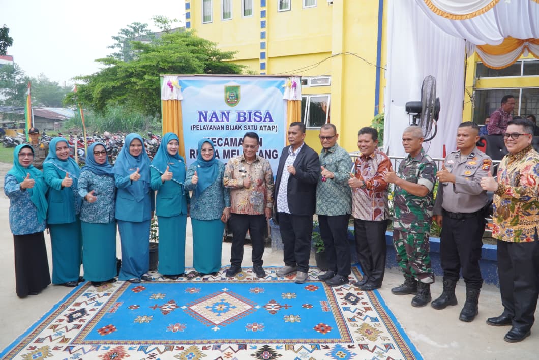 Bupati Rohil H. Bistamam resmikan Program NAN BISA Pelayanan Bijak Satu Atap di Rimba Melintang untuk permudah urusan KTP, KK, hingga bansos warga